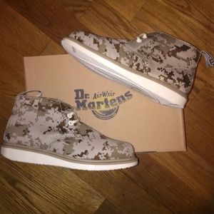 Dr Martens Nixon Desert Camo Boot Men Sz 8/Women 9